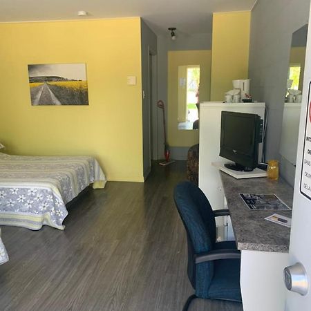 Acton Vale Motel Valois Yl Inc מראה חיצוני תמונה